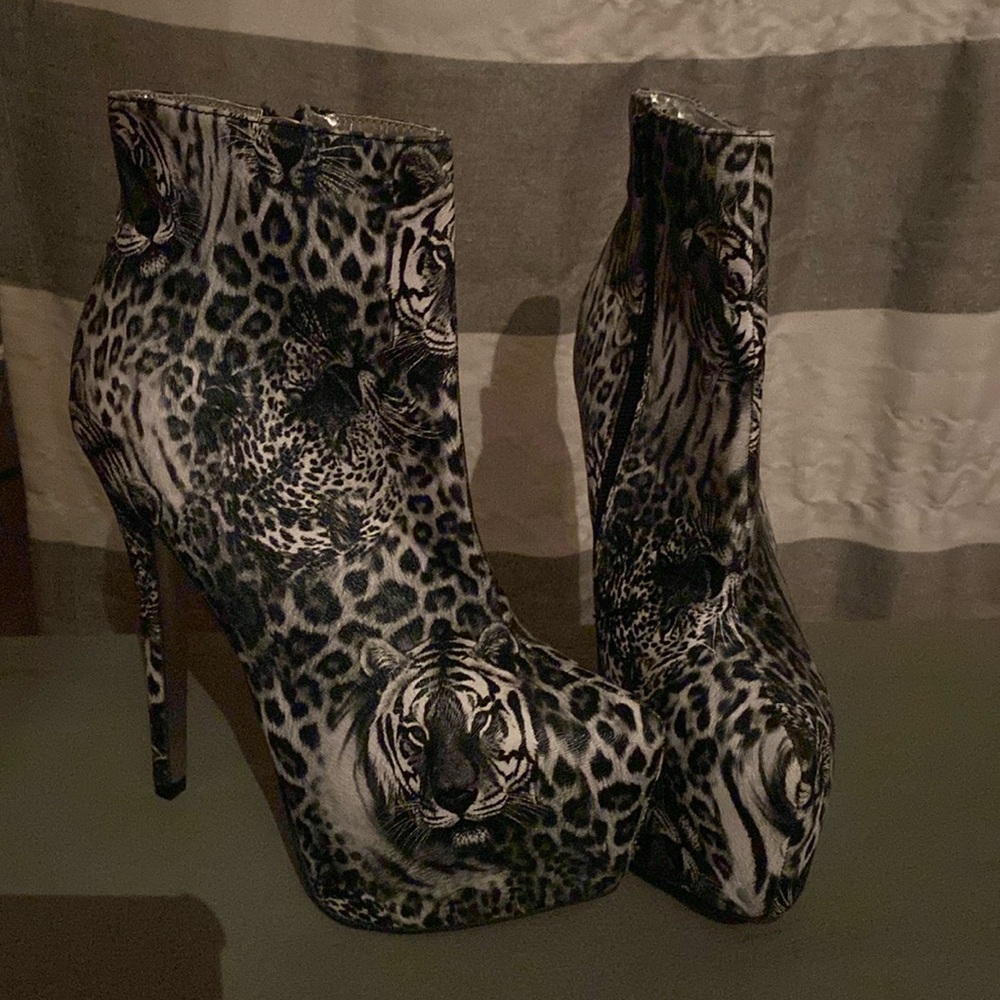 Women’s shoes